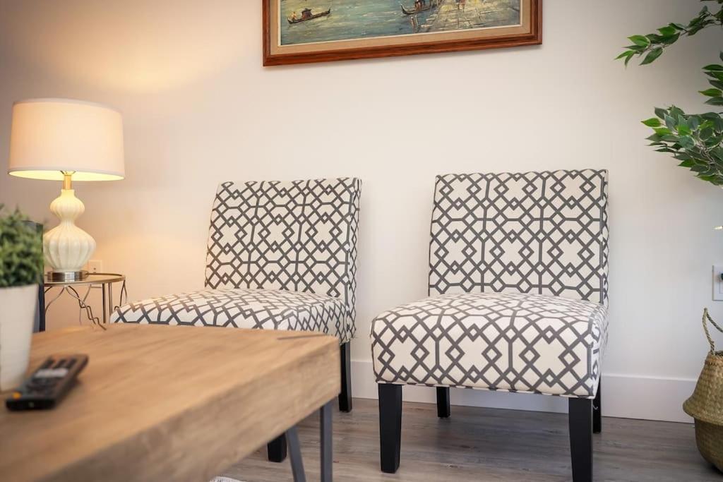 Luxurious Modern 2Br Condo Sleeps 5 Coffee, Ac, Wifi Halifax Exteriör bild