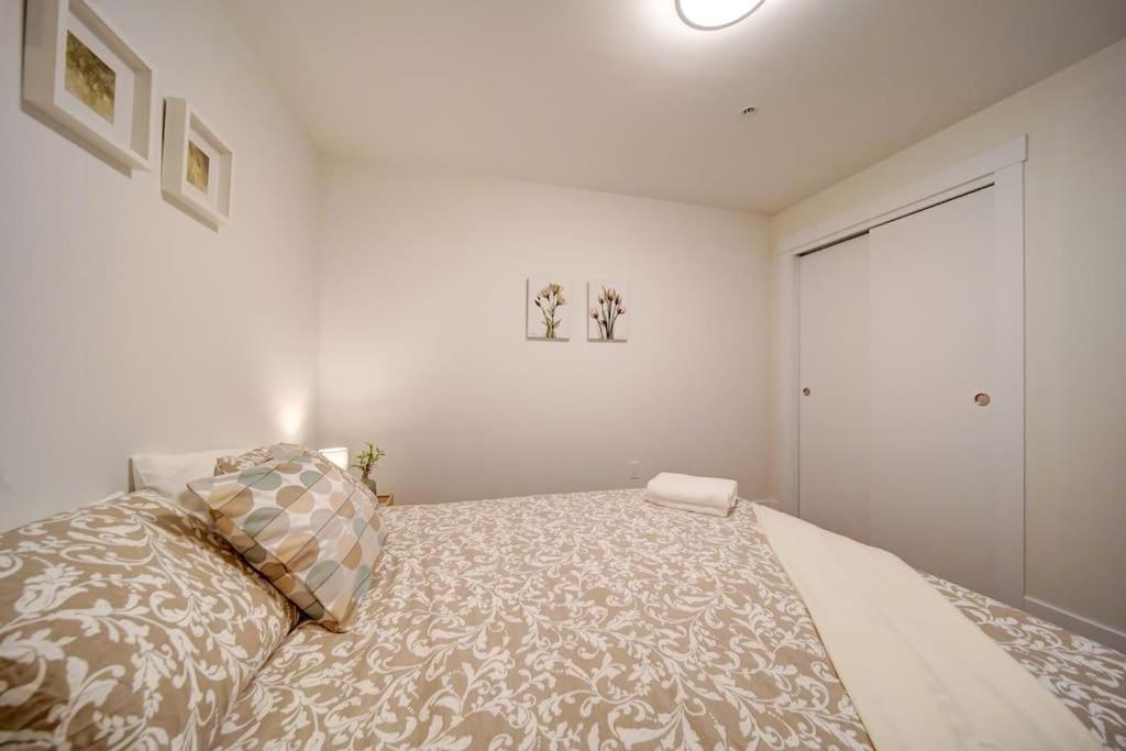 Luxurious Modern 2Br Condo Sleeps 5 Coffee, Ac, Wifi Halifax Exteriör bild