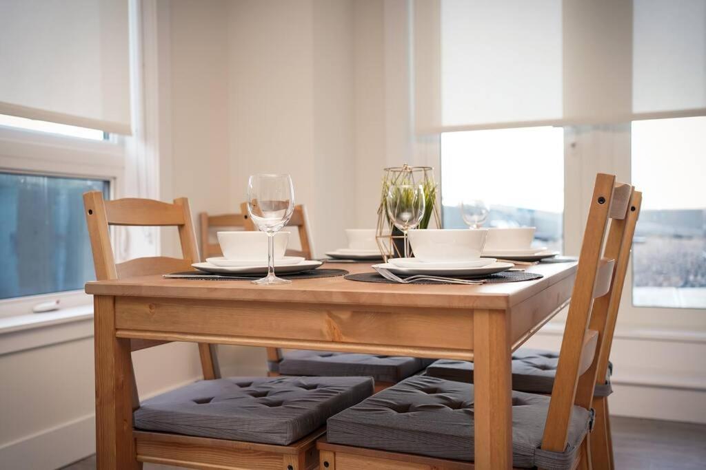 Luxurious Modern 2Br Condo Sleeps 5 Coffee, Ac, Wifi Halifax Exteriör bild